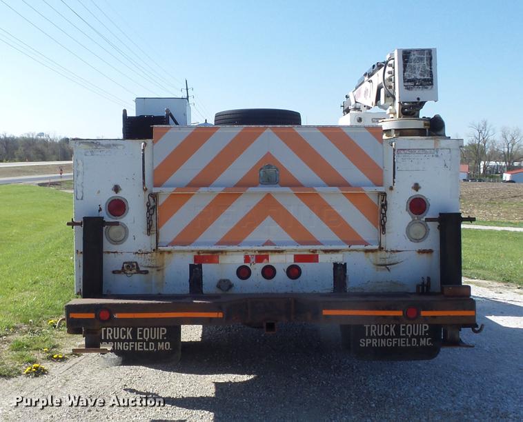 image for item DC7332 1999 Ford F550 Super Duty service truck with crane