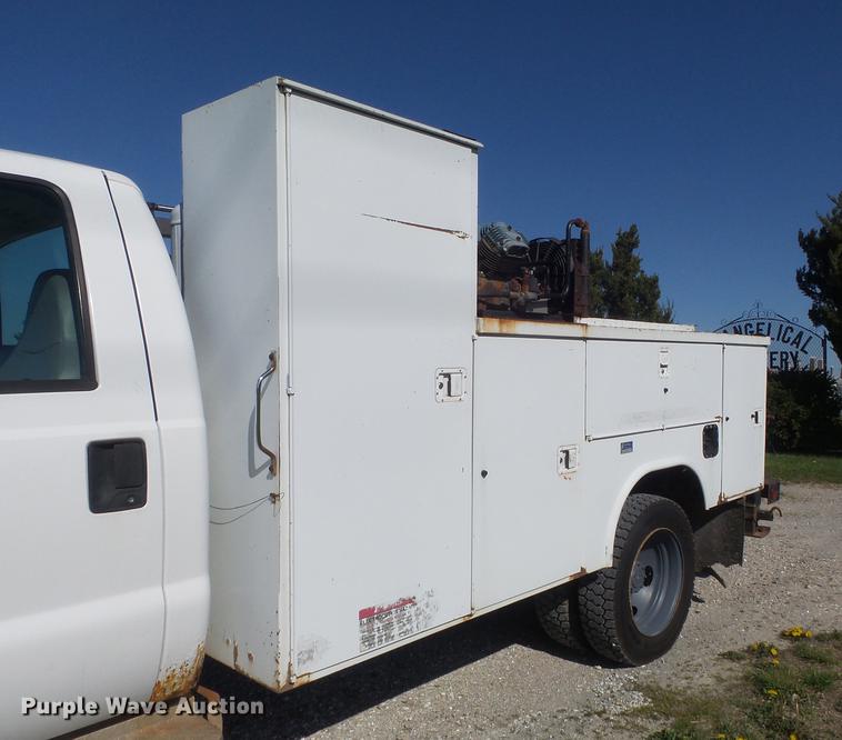 image for item DC7332 1999 Ford F550 Super Duty service truck with crane
