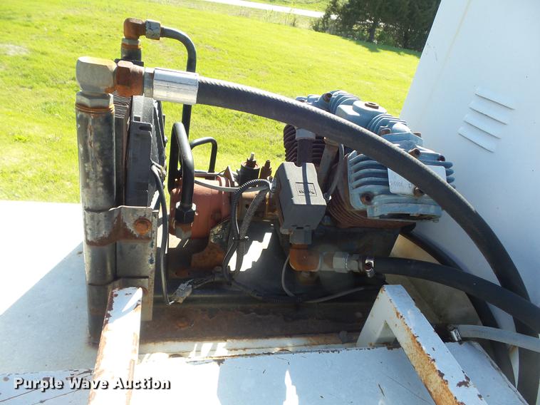 image for item DC7332 1999 Ford F550 Super Duty service truck with crane