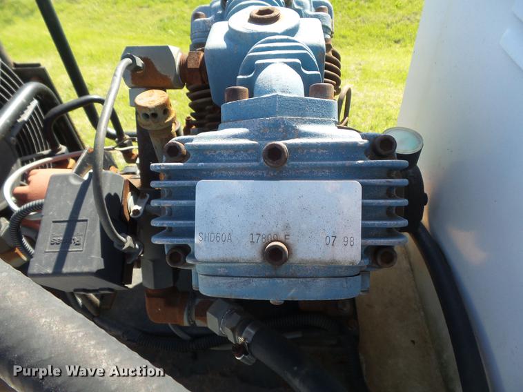 image for item DC7332 1999 Ford F550 Super Duty service truck with crane