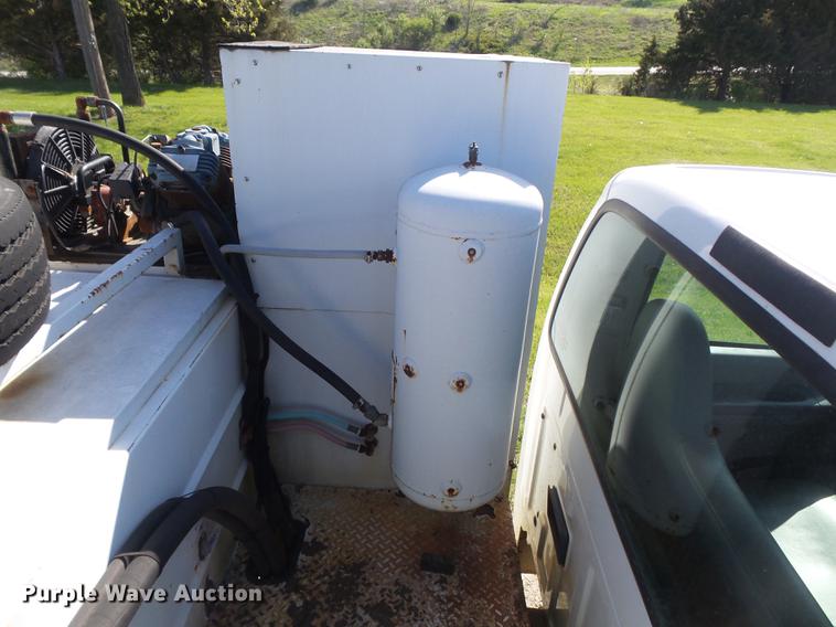 image for item DC7332 1999 Ford F550 Super Duty service truck with crane