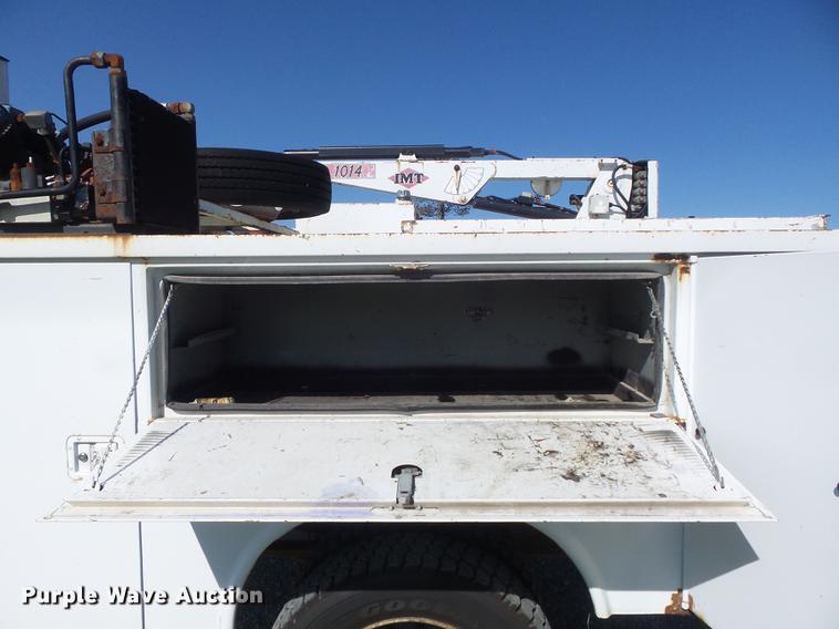 image for item DC7332 1999 Ford F550 Super Duty service truck with crane