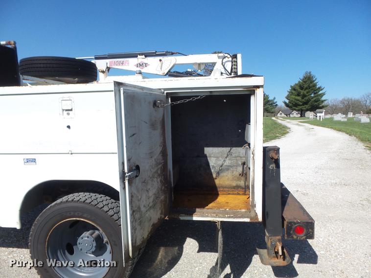 image for item DC7332 1999 Ford F550 Super Duty service truck with crane