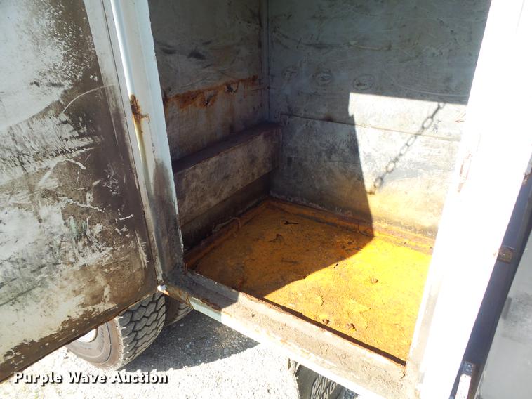 image for item DC7332 1999 Ford F550 Super Duty service truck with crane