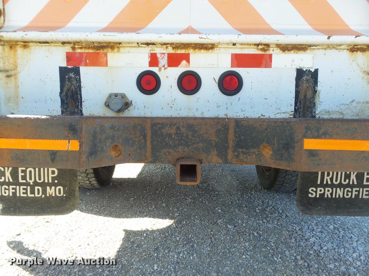 image for item DC7332 1999 Ford F550 Super Duty service truck with crane