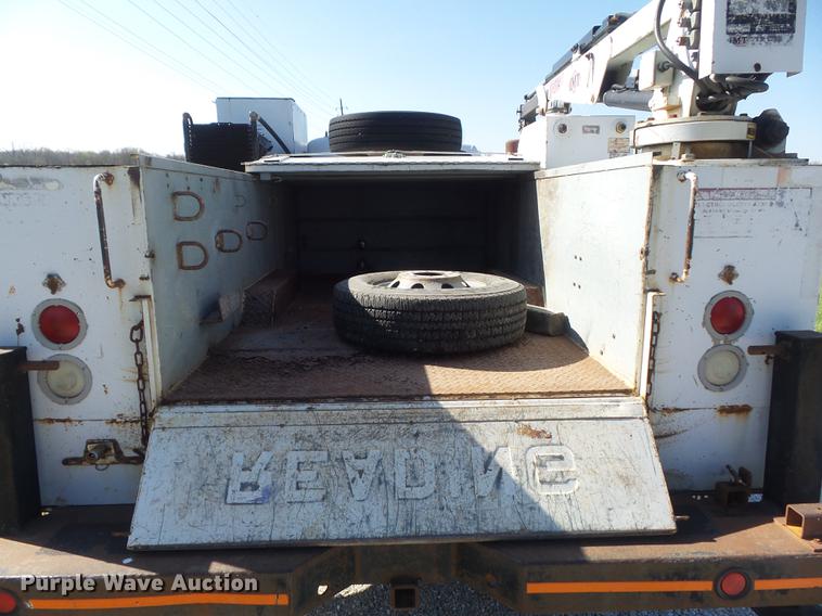 image for item DC7332 1999 Ford F550 Super Duty service truck with crane