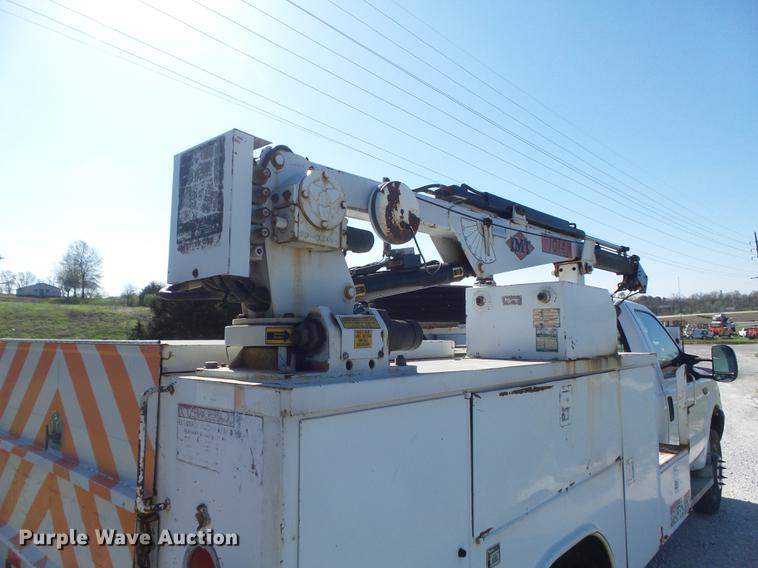 image for item DC7332 1999 Ford F550 Super Duty service truck with crane