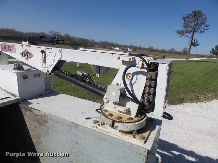 image for item DC7332 1999 Ford F550 Super Duty service truck with crane