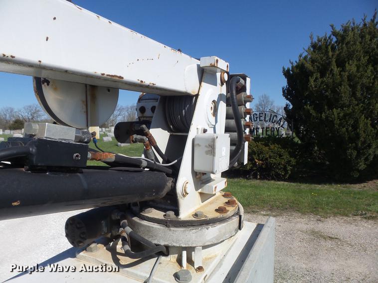 image for item DC7332 1999 Ford F550 Super Duty service truck with crane