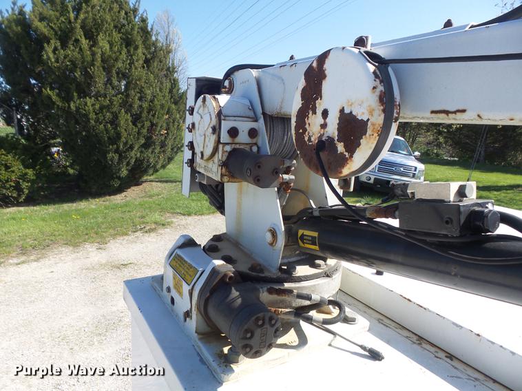 image for item DC7332 1999 Ford F550 Super Duty service truck with crane