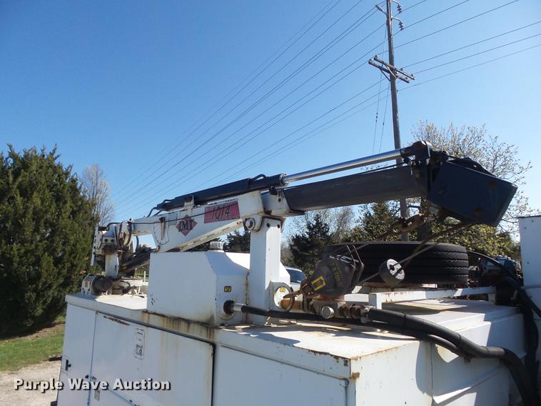 image for item DC7332 1999 Ford F550 Super Duty service truck with crane