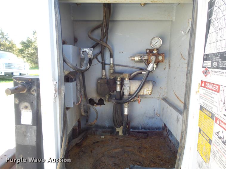 image for item DC7332 1999 Ford F550 Super Duty service truck with crane