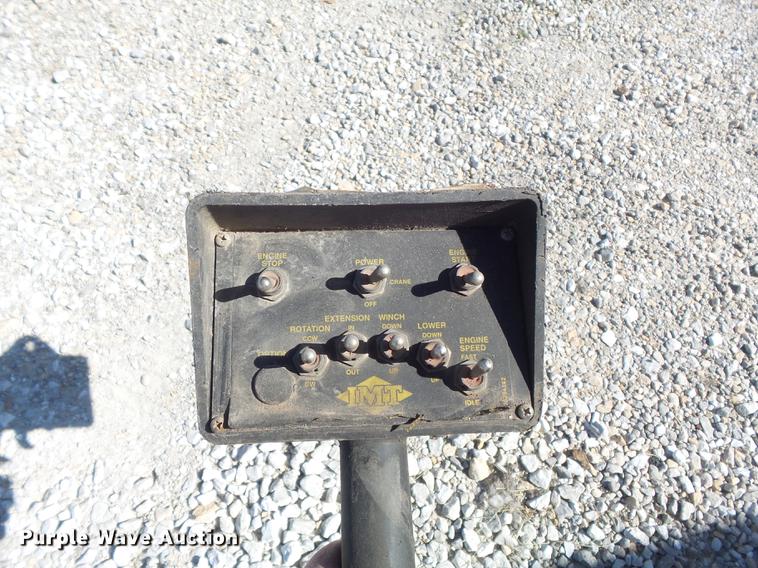 image for item DC7332 1999 Ford F550 Super Duty service truck with crane