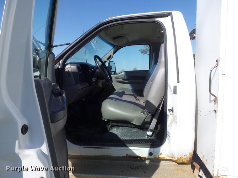 image for item DC7332 1999 Ford F550 Super Duty service truck with crane