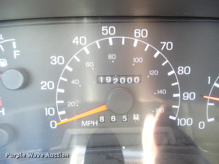 image for item DC7332 1999 Ford F550 Super Duty service truck with crane