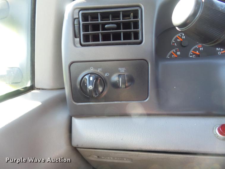 image for item DC7332 1999 Ford F550 Super Duty service truck with crane