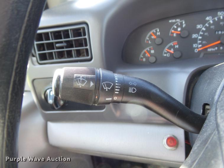 image for item DC7332 1999 Ford F550 Super Duty service truck with crane