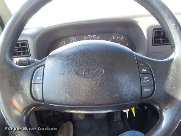 image for item DC7332 1999 Ford F550 Super Duty service truck with crane