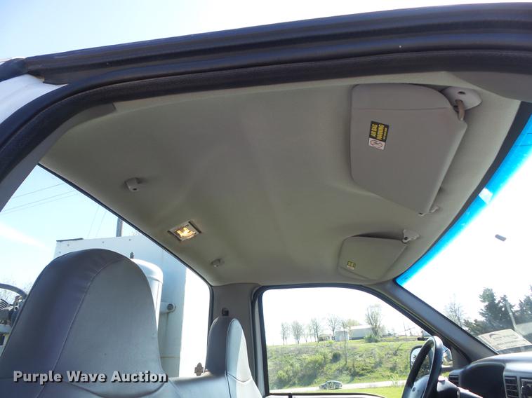 image for item DC7332 1999 Ford F550 Super Duty service truck with crane