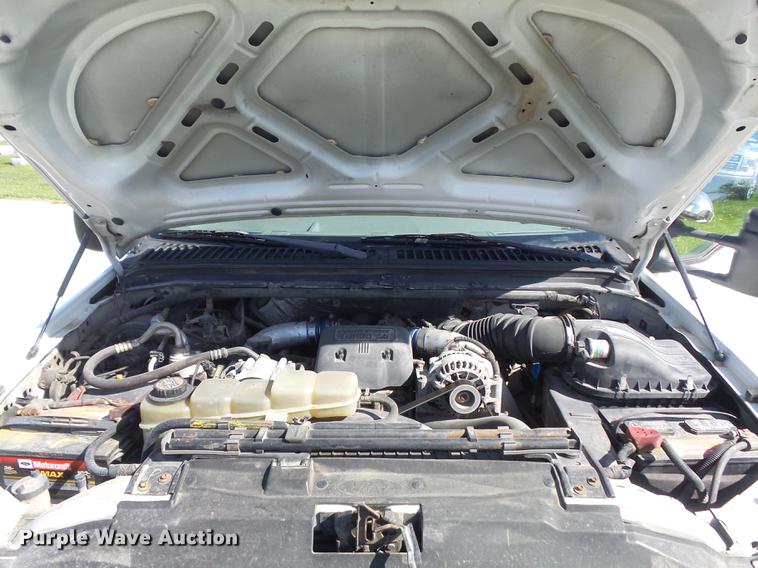 image for item DC7332 1999 Ford F550 Super Duty service truck with crane