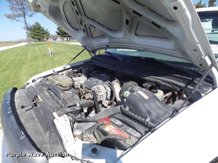 image for item DC7332 1999 Ford F550 Super Duty service truck with crane