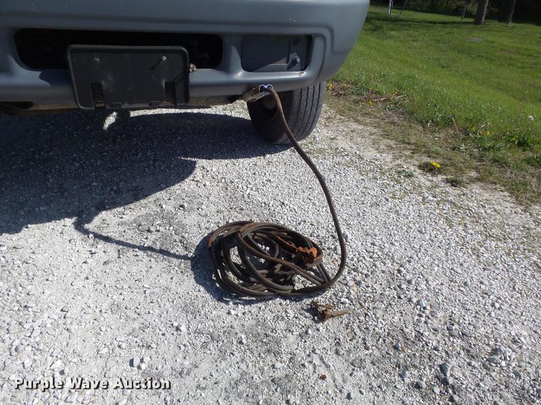 image for item DC7332 1999 Ford F550 Super Duty service truck with crane