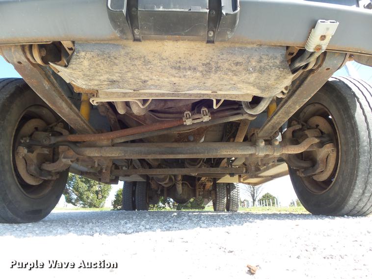 image for item DC7332 1999 Ford F550 Super Duty service truck with crane