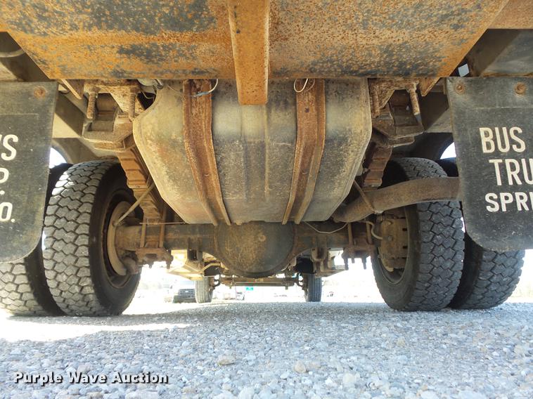 image for item DC7332 1999 Ford F550 Super Duty service truck with crane