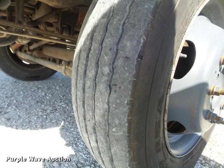 image for item DC7332 1999 Ford F550 Super Duty service truck with crane