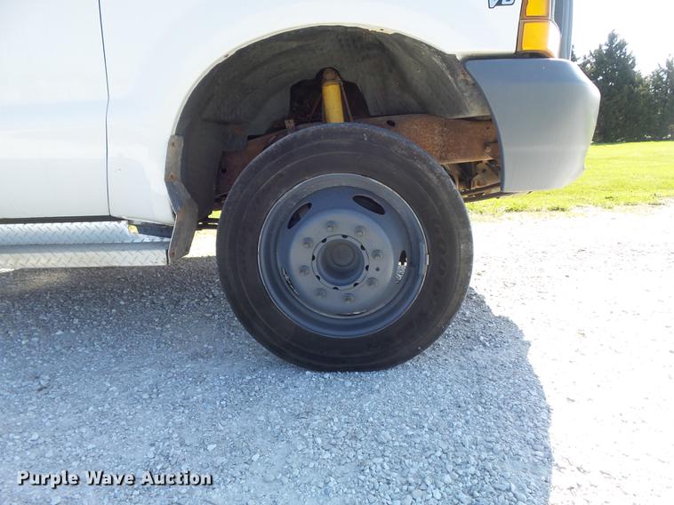 image for item DC7332 1999 Ford F550 Super Duty service truck with crane