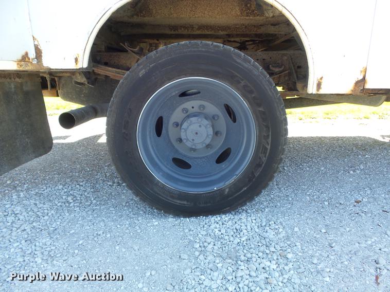 image for item DC7332 1999 Ford F550 Super Duty service truck with crane