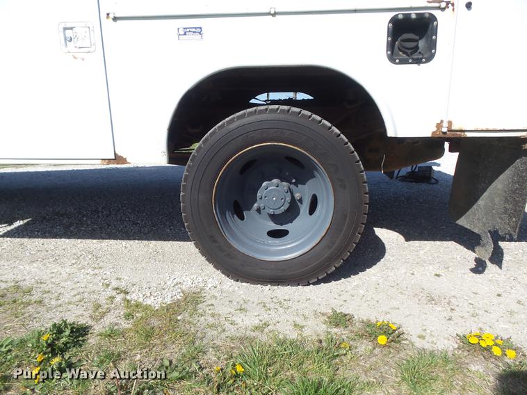 image for item DC7332 1999 Ford F550 Super Duty service truck with crane