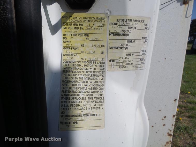 image for item DC7332 1999 Ford F550 Super Duty service truck with crane