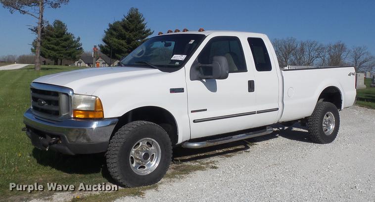 image for item DC7333 2000 Ford F350 Super Duty Lariat SuperCab pickup truck