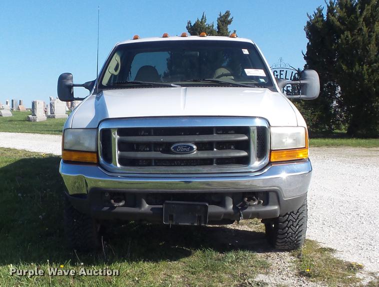 image for item DC7333 2000 Ford F350 Super Duty Lariat SuperCab pickup truck