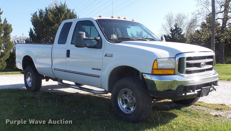 image for item DC7333 2000 Ford F350 Super Duty Lariat SuperCab pickup truck