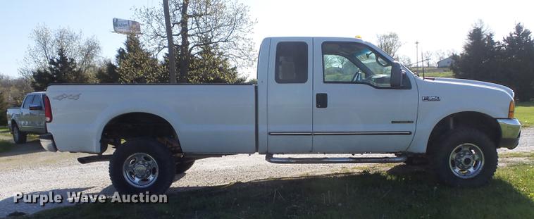 image for item DC7333 2000 Ford F350 Super Duty Lariat SuperCab pickup truck