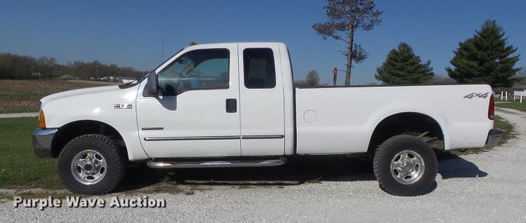 image for item DC7333 2000 Ford F350 Super Duty Lariat SuperCab pickup truck