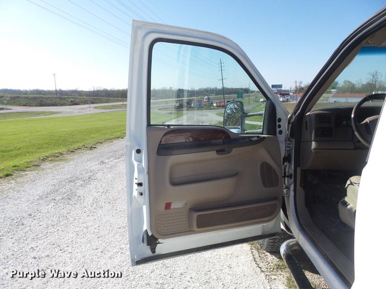 image for item DC7333 2000 Ford F350 Super Duty Lariat SuperCab pickup truck