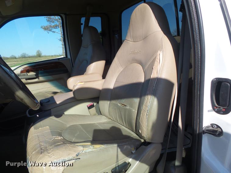 image for item DC7333 2000 Ford F350 Super Duty Lariat SuperCab pickup truck