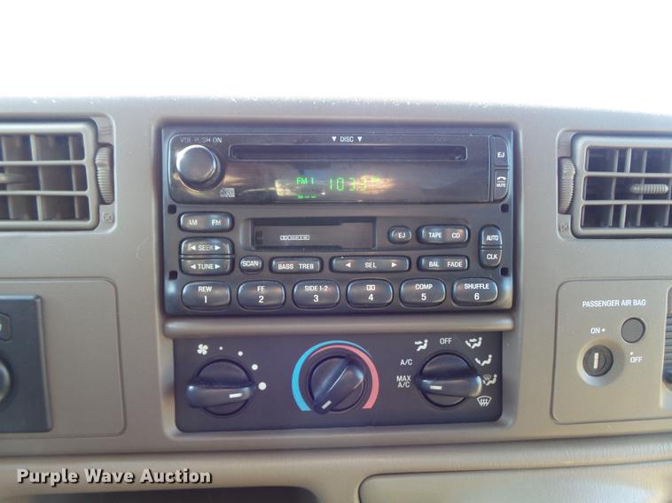 image for item DC7333 2000 Ford F350 Super Duty Lariat SuperCab pickup truck