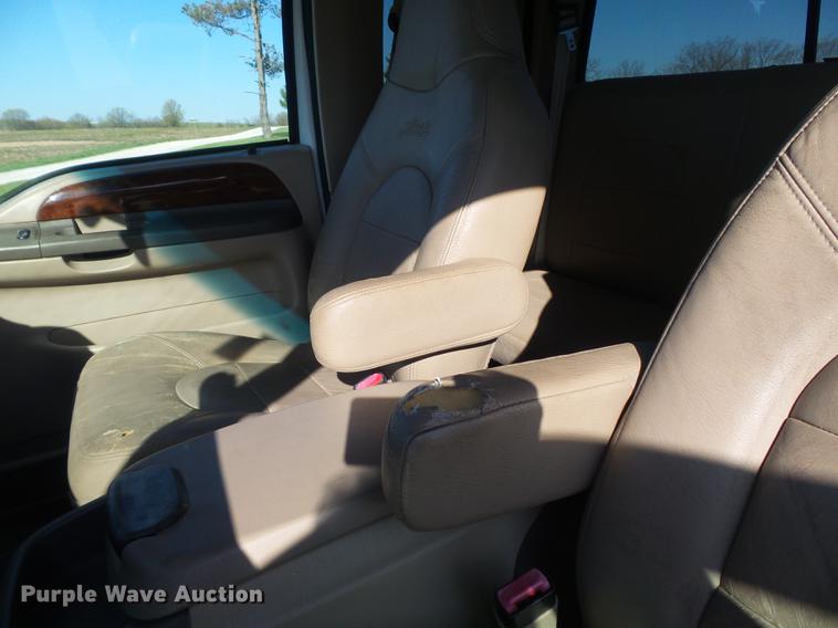 image for item DC7333 2000 Ford F350 Super Duty Lariat SuperCab pickup truck