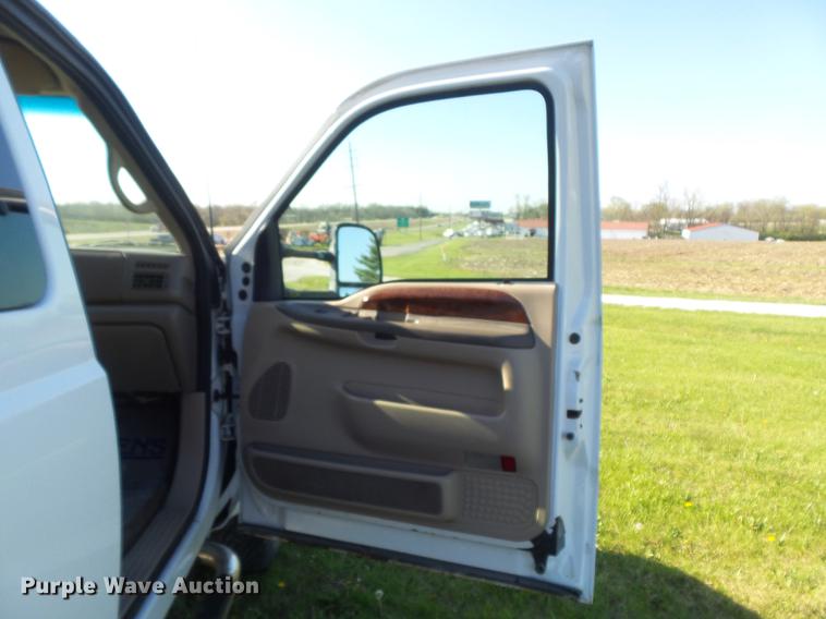 image for item DC7333 2000 Ford F350 Super Duty Lariat SuperCab pickup truck