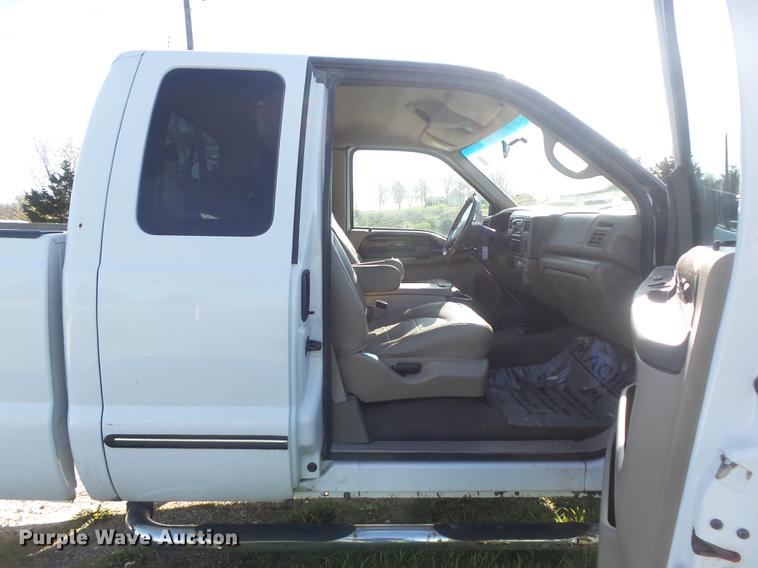 image for item DC7333 2000 Ford F350 Super Duty Lariat SuperCab pickup truck