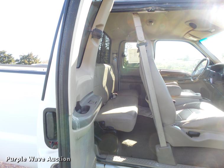 image for item DC7333 2000 Ford F350 Super Duty Lariat SuperCab pickup truck