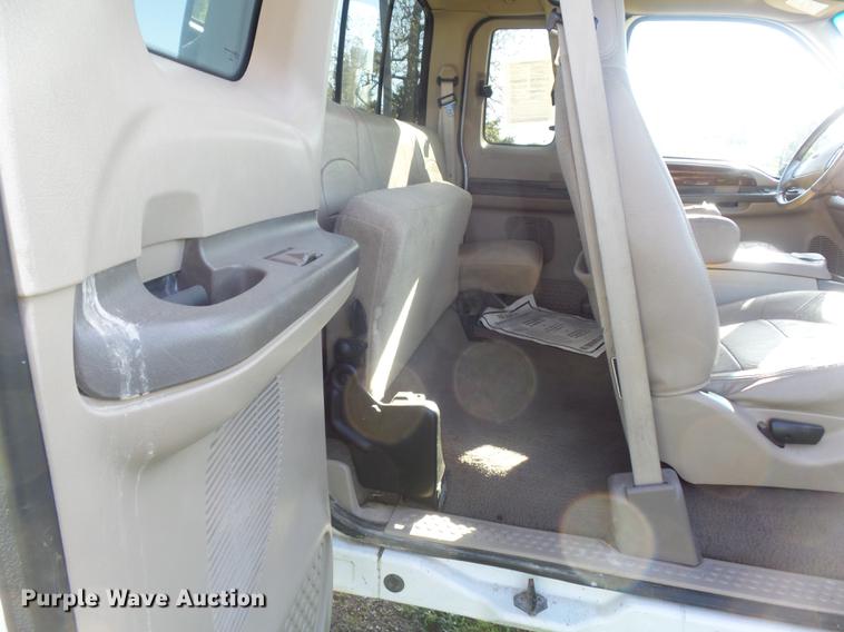 image for item DC7333 2000 Ford F350 Super Duty Lariat SuperCab pickup truck