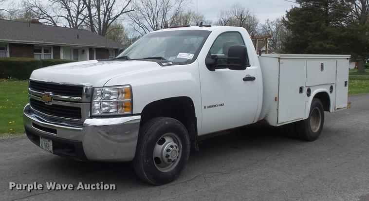 image for item DC7335 2007 Chevrolet Silverado 3500HD utility bed pickup truck