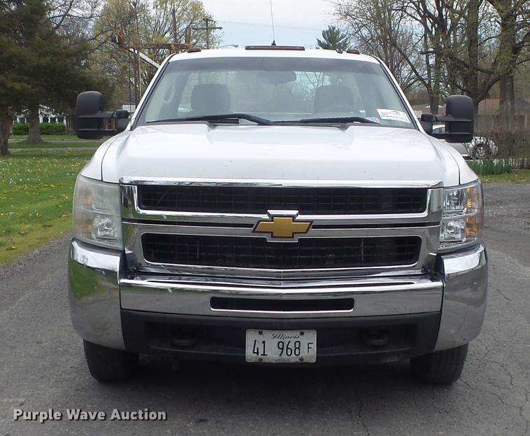 image for item DC7335 2007 Chevrolet Silverado 3500HD utility bed pickup truck