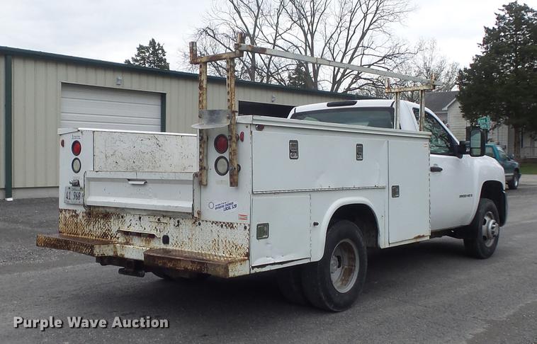 image for item DC7335 2007 Chevrolet Silverado 3500HD utility bed pickup truck
