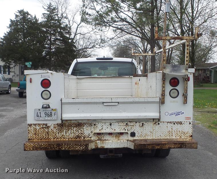 image for item DC7335 2007 Chevrolet Silverado 3500HD utility bed pickup truck